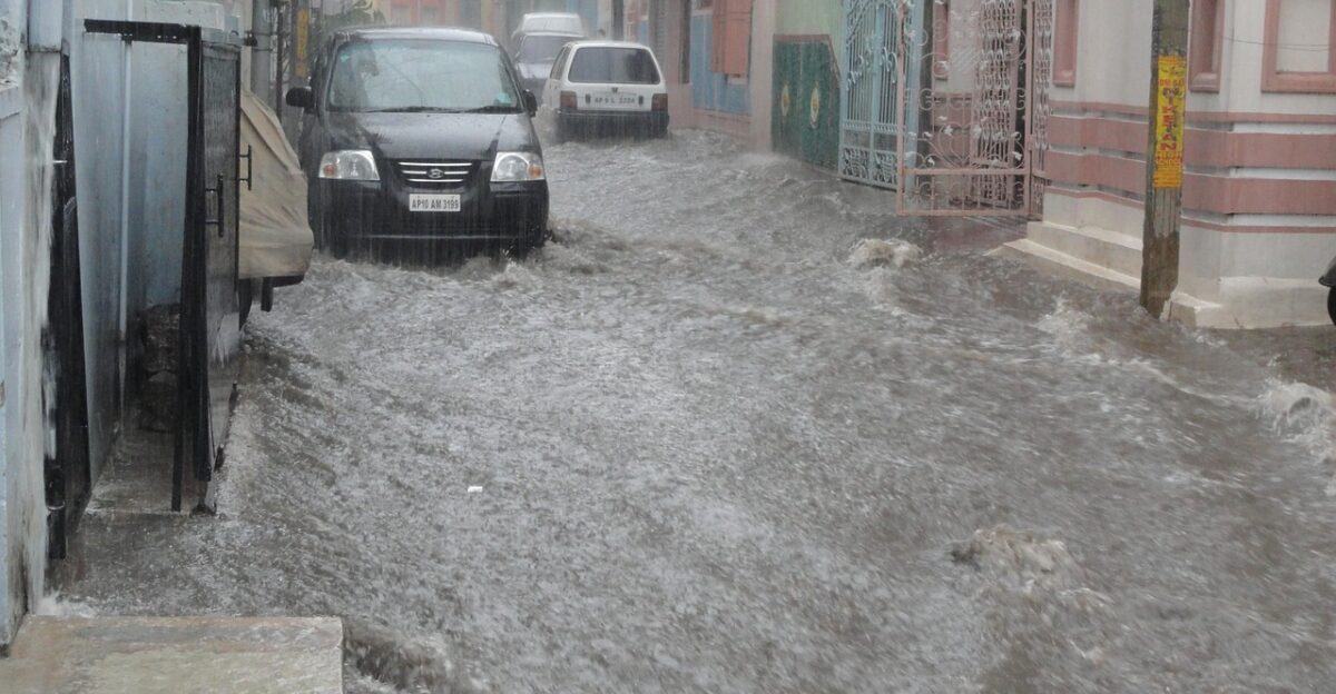 flood water street disaster emergency flooding car wallpapers car india nature gray car gray water gray street gray emergency